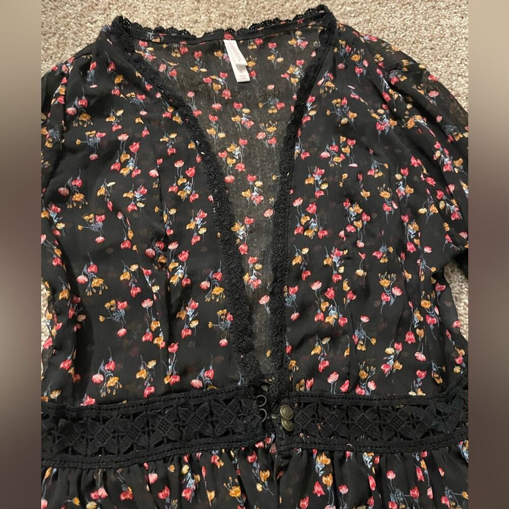 Xhilaration black floral kimono